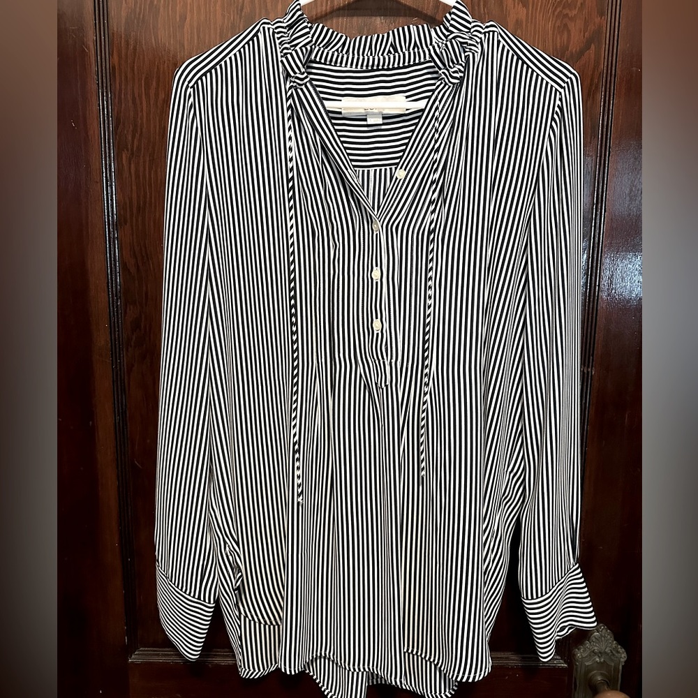 Loft tunic blouse - flowy and flattering - only worn once!